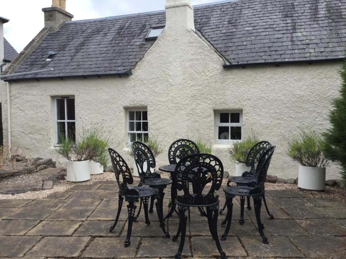 Three-Bedroom Old Cottage Free Parking Inverness Exterior photo